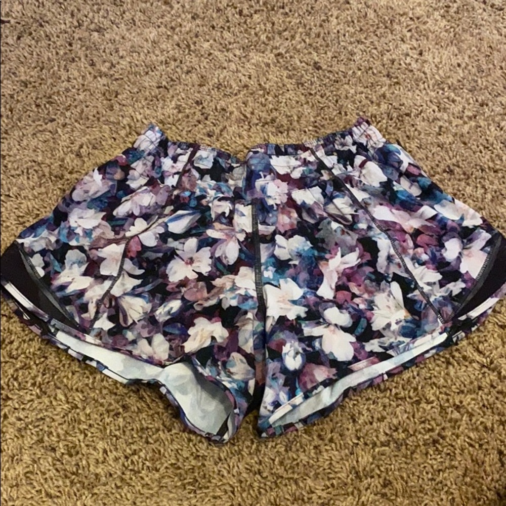 🍎 LULULEMON HOTTY HOT SHORTS TALL